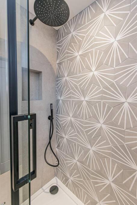 Flat 1, 161 Crescent Road Luxury Apartamento *